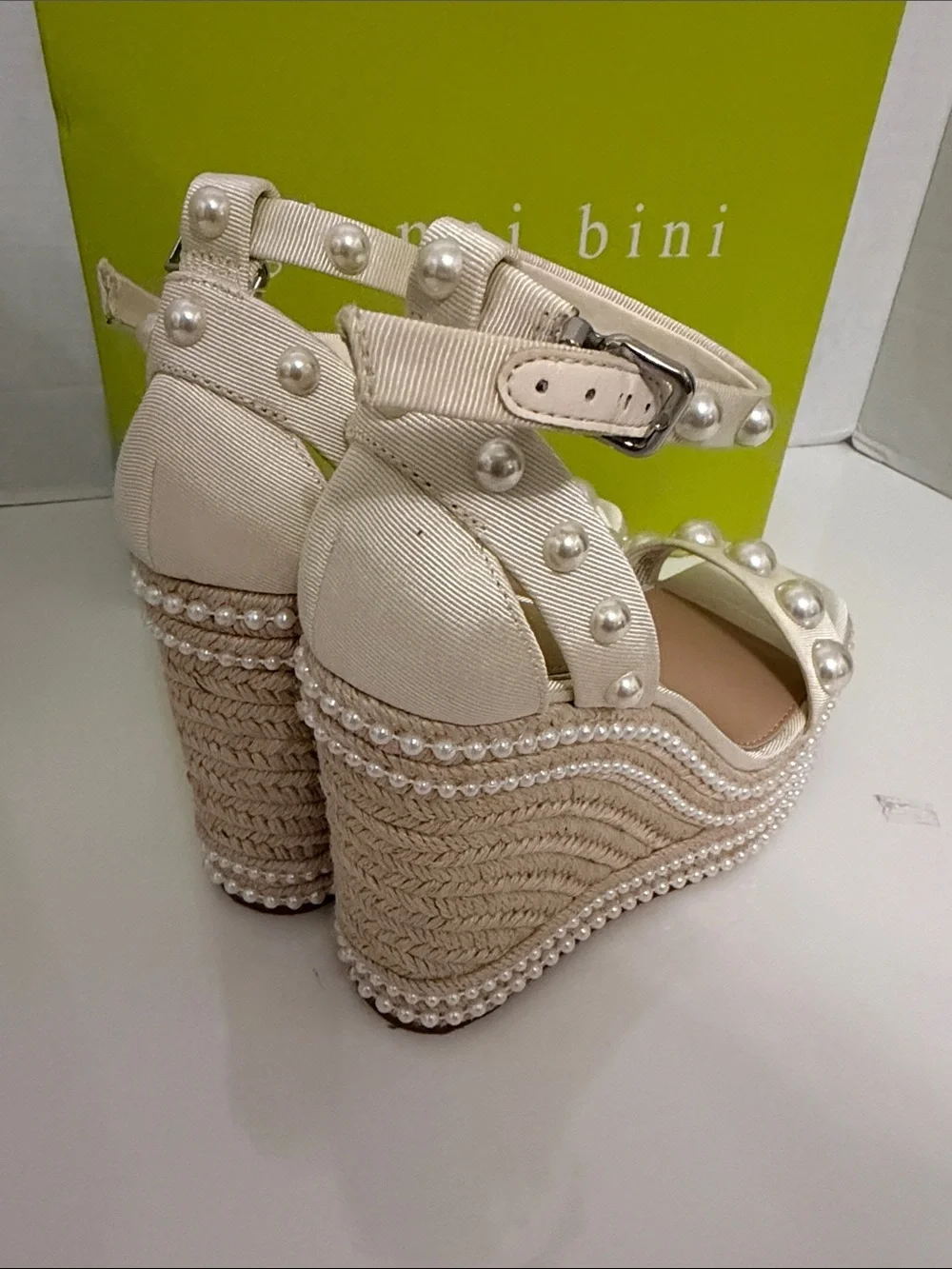 Gianni Bini 6.5 Sierah Eggshell Pearl-Embellished Wedge Sandals